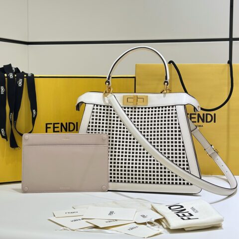 FENDI Iconic Peekaboo ISeeU中号手袋 款号80105 米白