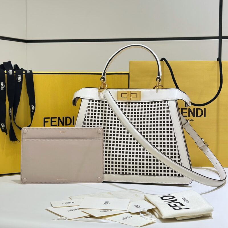 FENDI Iconic Peekaboo ISeeU中号手袋 款号80105 米白