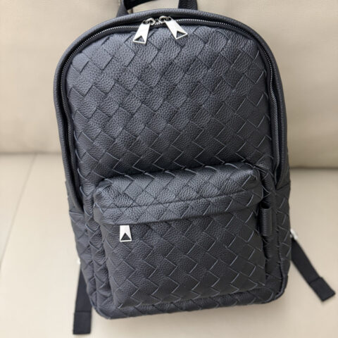 BV Intrecciato Backpack 粒面皮 黑色 型号:833158
