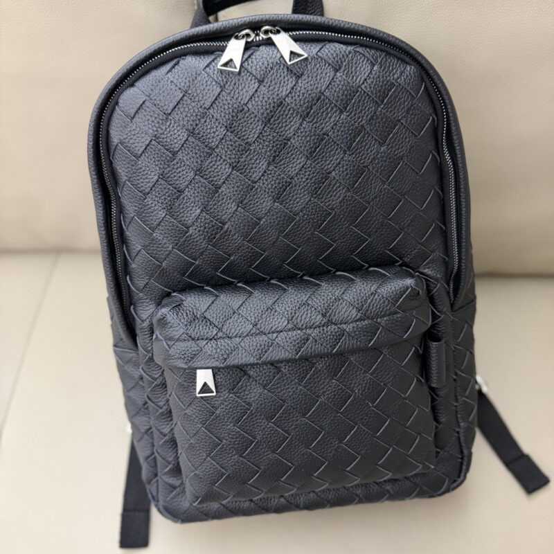 BV Intrecciato Backpack 粒面皮 黑色 型号:833158