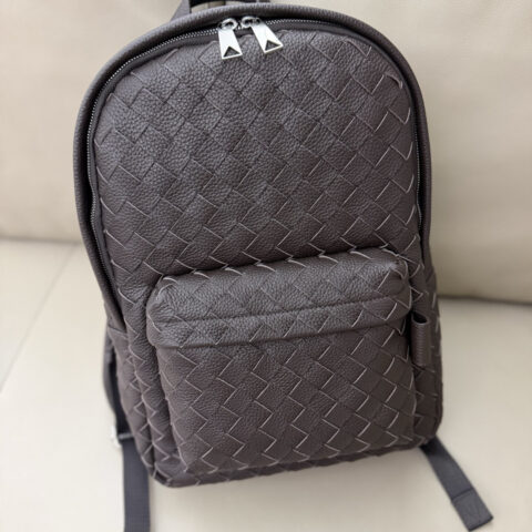 BV Intrecciato Backpack 粒面皮 巧克力棕 型号:833158