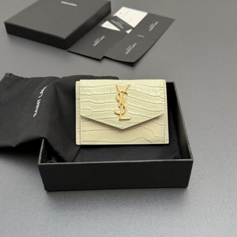 YSL UPTOWN鳄鱼纹压印皮革翻盖卡包 编号:582305 白色鳄鱼纹金扣