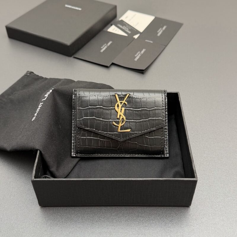 YSL  UPTOWN鳄鱼纹压印皮革翻盖卡包 编号:582305   黑色鳄鱼纹金扣
