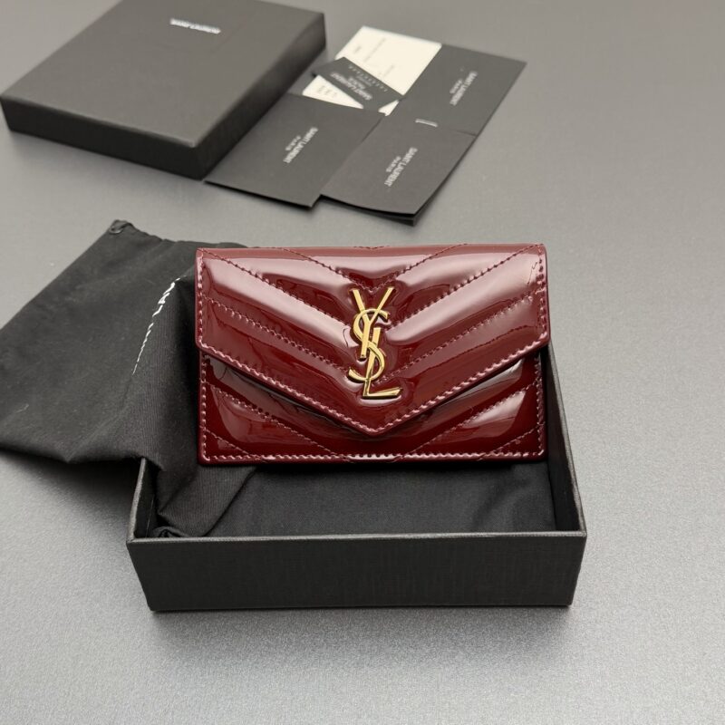 YSL MATELASSE漆皮皮革翻盖拉链卡包 编号:612808   酒红漆皮金扣