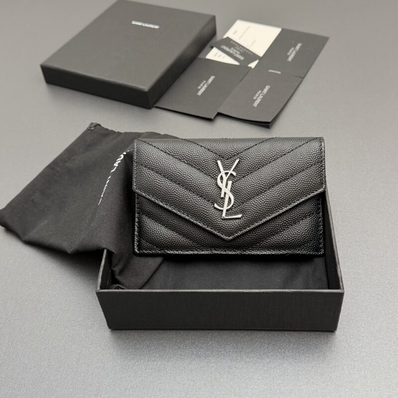 YSL MATELASSE粒面压印皮革翻盖拉链卡包 编号:612808   黑色球纹银扣