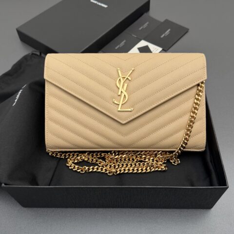 YSL ENVELOPE粒面皮革链条钱包 编号: 360452 杏色球纹/金扣
