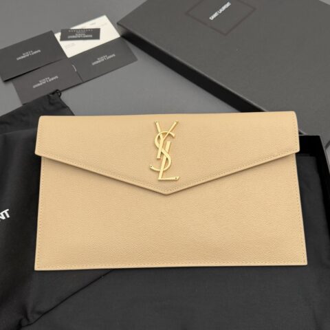YSL UPTOWN粒面压印皮革手拿包 编号: 565739 杏色球纹/金扣
