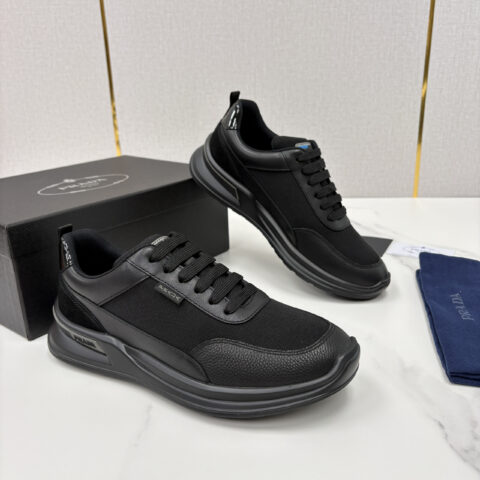 PRADA 新款男士小牛皮拼网布运动鞋