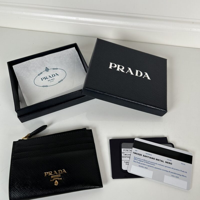 PRADA P家➡️最新卡包，型号1MC026，十字纹牛皮