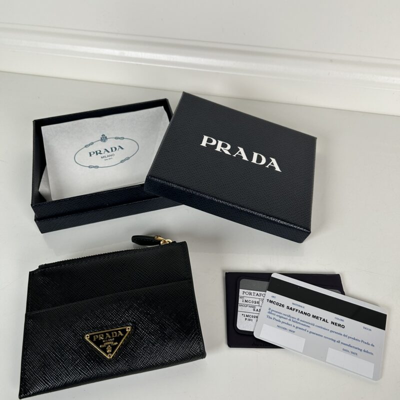 PRADA P家➡️最新卡包,型号1MC026,十字纹牛皮