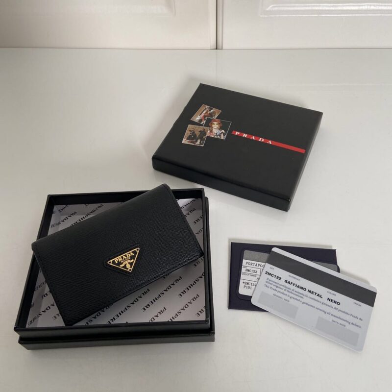 PRADA P家➡️经典卡片夹,型号1MC122,十字纹牛皮制作