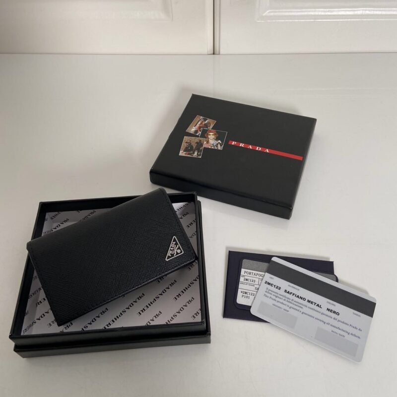 PRADA P家➡️经典卡片夹,型号1MC122,十字纹牛皮制作