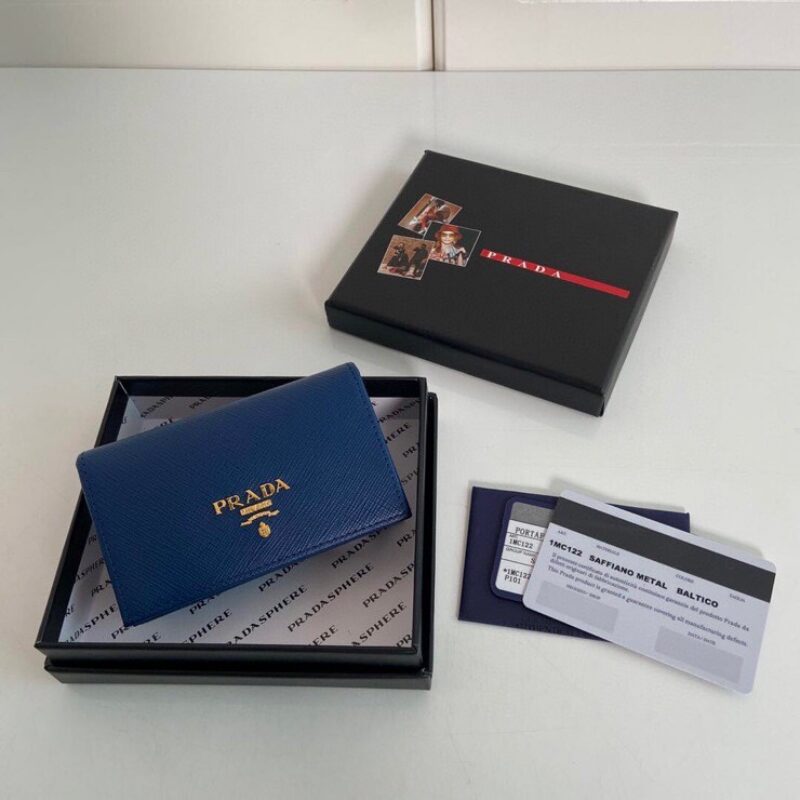 PRADA P家➡️经典卡片夹，型号1MC122，十字纹牛皮制作