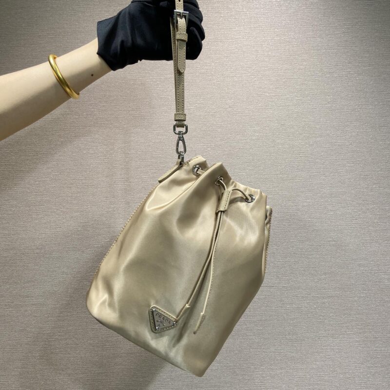 PRADA 新品手拿包🎉1N369束绳款
