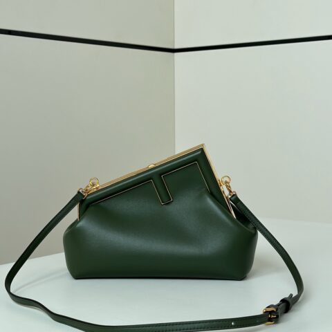 FENDI first系列以F为字母作为设计亮点 款号80018m绿