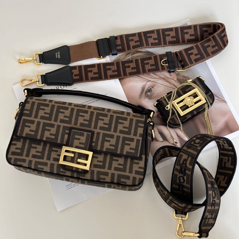 FENDI Baguette 法棍包  款号 772