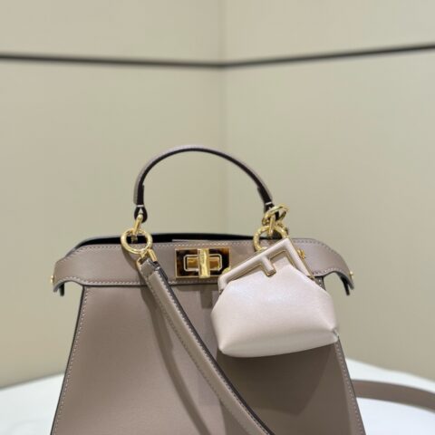 FENDI 𝐏𝐄𝐄𝐊𝐀𝐁𝐎𝐎  𝐈 𝐒𝐄𝐄 𝐔 小号手袋 款号80011A灰