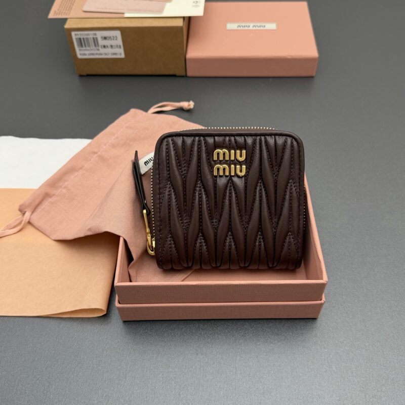 MIUMIU MATELASSÉ羊皮革短款拉链包钱包 编号:5MO522  石南木/进口羊皮