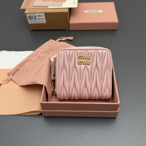 MIUMIU MATELASSÉ羊皮革短款拉链包钱包 编号:5MO522  焦糖/进口羊皮