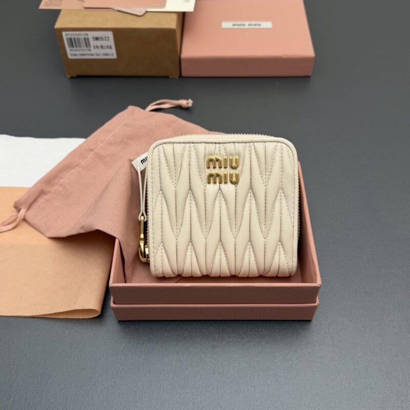 MIUMIU MATELASSÉ羊皮革短款拉链包钱包 编号:5MO522  白色/进口羊皮
