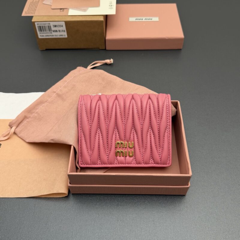 MIUMIU MATELASSÉ羊皮革小号钱包 编号:5MV204 海棠粉/进口羊皮