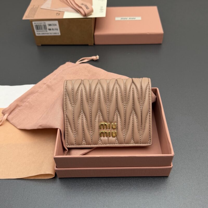 MIUMIU MATELASSÉ羊皮革小号钱包 编号:5MV204 裸粉/进口羊皮