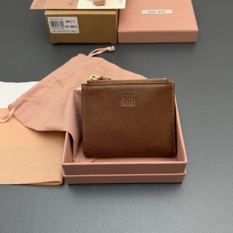 MIUMIU 复古羊皮革短款钱包 编号:5MV017  干邑色/植鞣羊皮