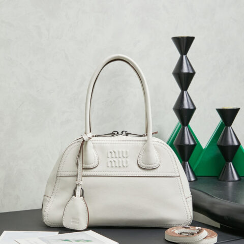MIUMIU Vivant 迷你 型号:5BB200 白色迷你号