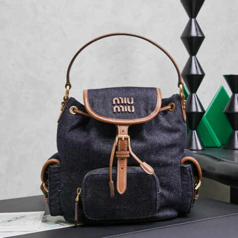MIUMIU 新品学院风 双肩包 5BZ043 牛仔蓝