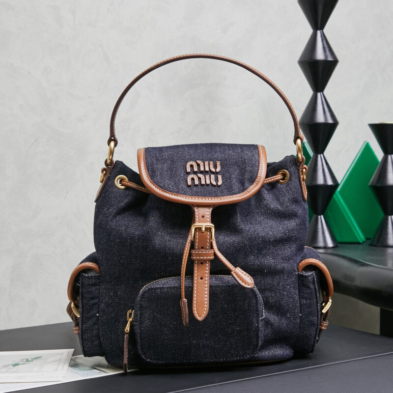 MIUMIU 新品学院风 双肩包 5BZ043 牛仔蓝