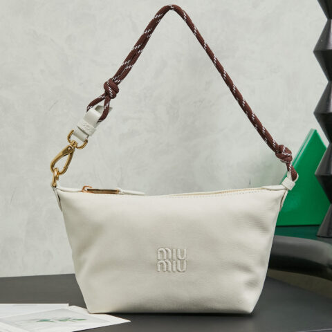 MIUMIU 新品牛仔布饭盒包 5NE841 白色