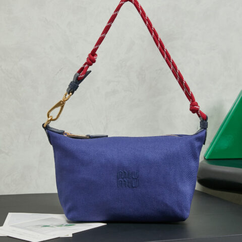 MIUMIU 新品牛仔布饭盒包 5NE841 蓝色