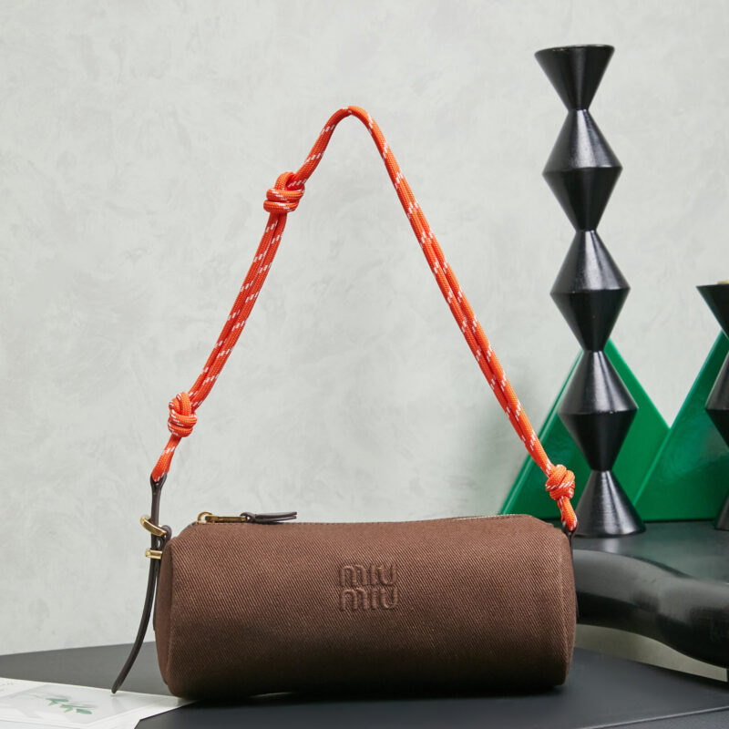 MIUMIU 新品斜纹布笔筒 5NE851 可可棕