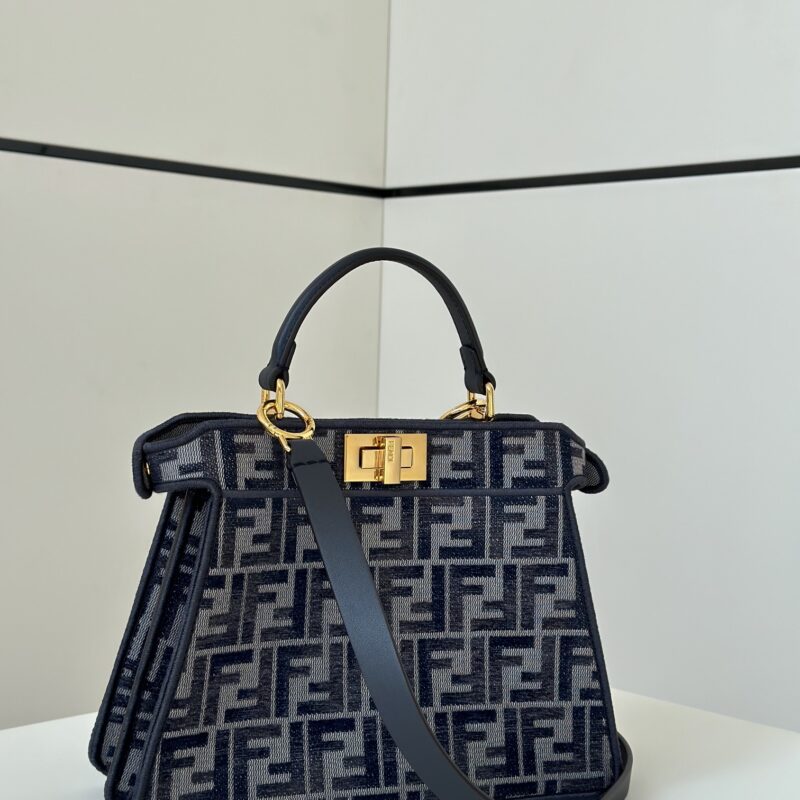 FENDI peekaboo 优雅极简造型更显气质 款号:8670