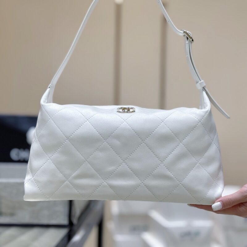 CHANEL  26P 菜篮子hobo腋下包👜AS6139