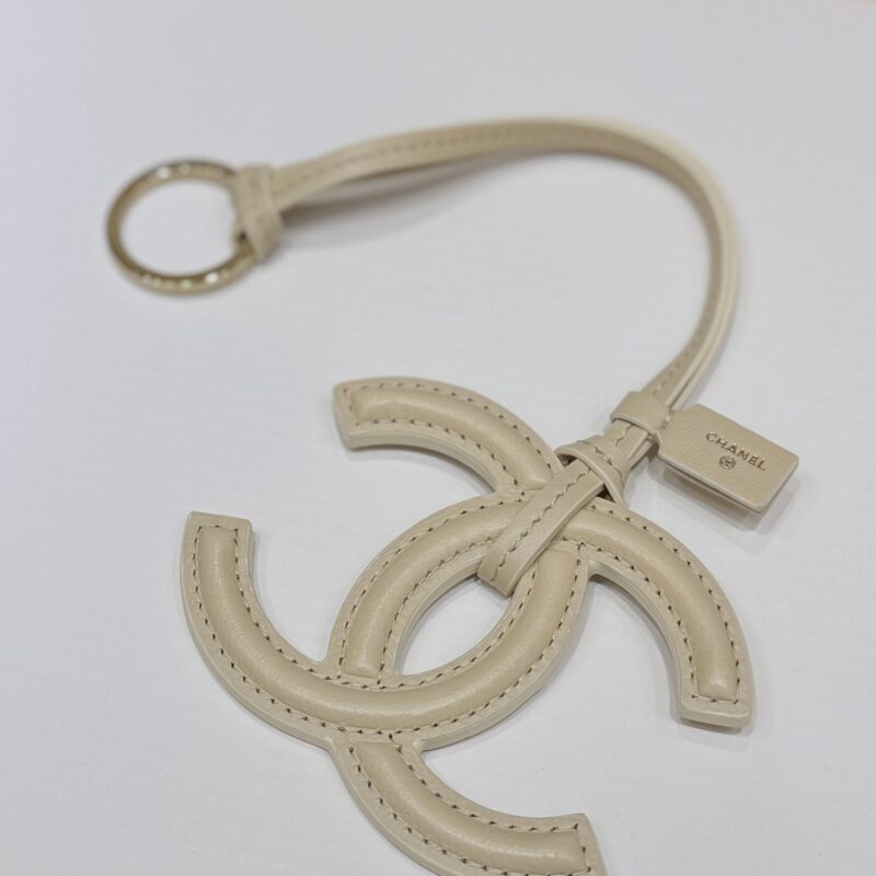CHANEL 26S 超时髦小挂件👜 AP5248 杏色