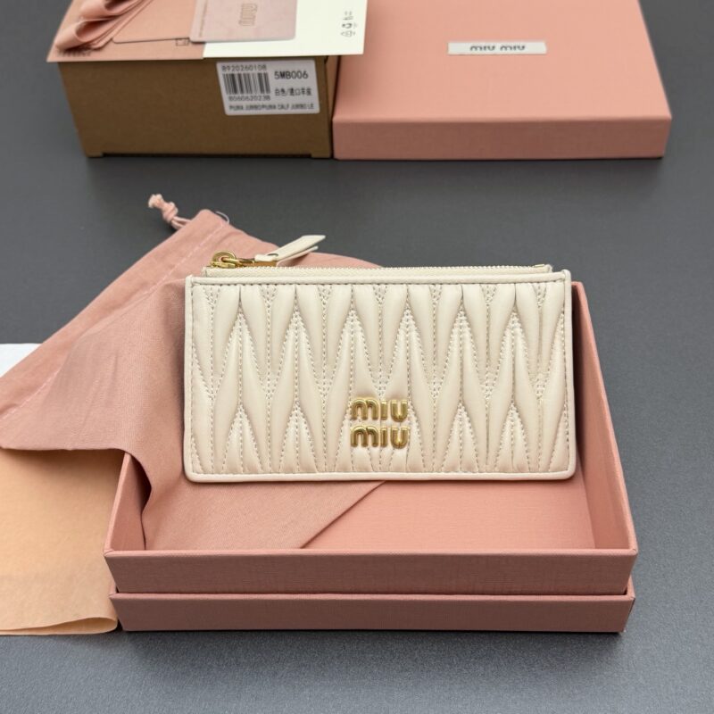 MIUMIU  MATELASSÉ 羊皮革拉链卡包 编号:5MB006  白色/进口羊皮