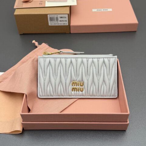 MIUMIU MATELASSÉ 羊皮革拉链卡包 编号:5MB006 灰蓝/进口羊皮
