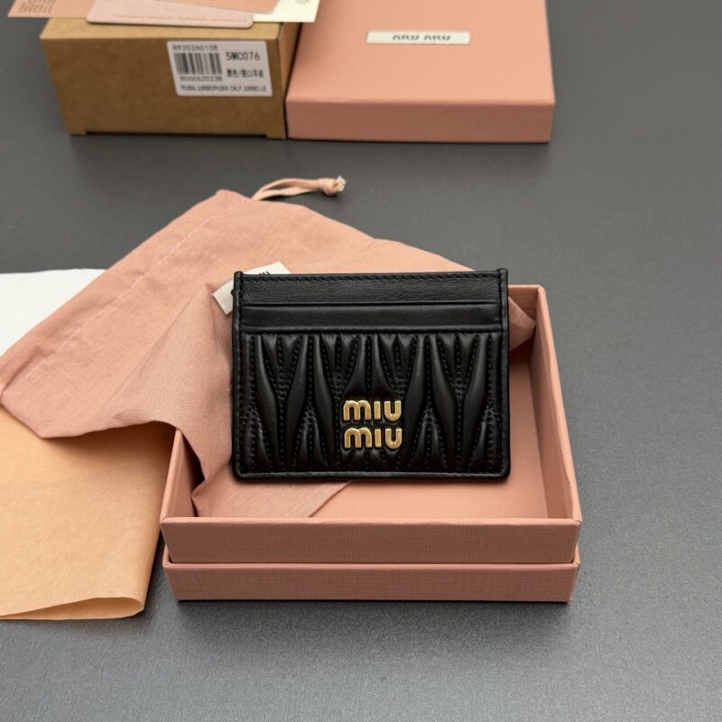 MIUMIU MATELASSÉ 羊皮革卡包 编号:5MC076 黑色/进口羊皮