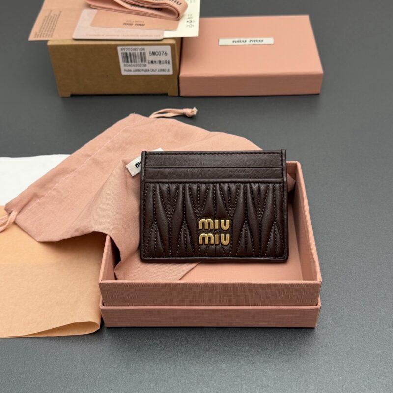 MIUMIU MATELASSÉ 羊皮革卡包 编号:5MC076 石南木/进口羊皮