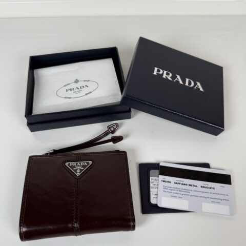 PRADA P家➡️男女通用短款钱包，型号1ML050,咖色油腊皮牛皮