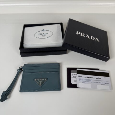 PRADA P家➡️ 男女通用小卡包，蓝色 油腊皮三角标，型号1MC025