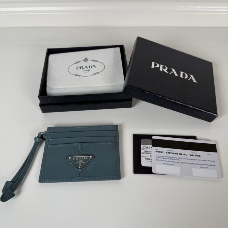 PRADA P家➡️ 男女通用小卡包，蓝色 油腊皮三角标，型号1MC025