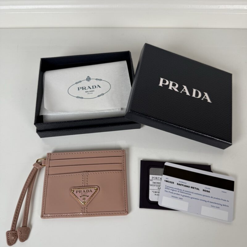 PRADA P家➡️ 男女通用小卡包,粉色 油腊皮三角标,型号1MC025