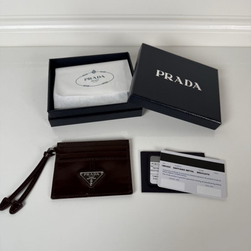 PRADA P家➡️ 男女通用小卡包,咖色 油腊皮三角标,型号1MC025