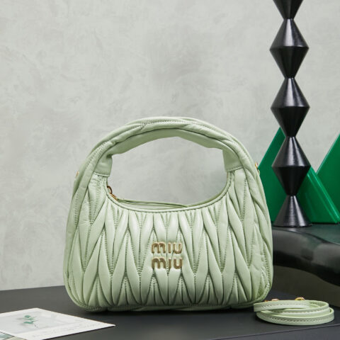 MIUMIU MiuWander 手袋 型号：5BC125 水绿色