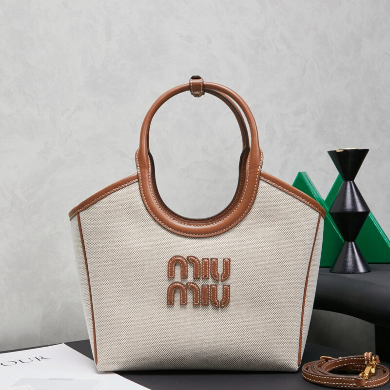 MIUMIU Miu家新款伊势丹限定托特包 5BG288 白色帆布
