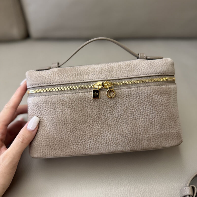 Loro Piana 二代Extra Pocket L19手拿包 型号:FAN6658 丝绒荔枝 卡其/金扣