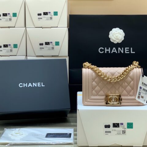 CHANEL 经典款之Le boy A67085 裸粉色