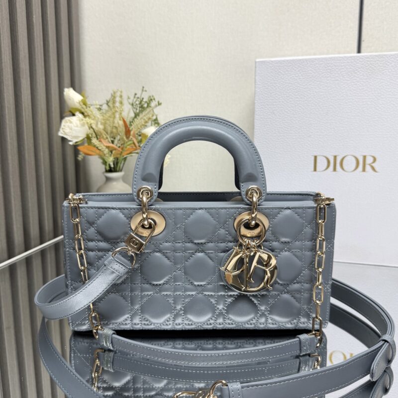 DIOR  LADY D-JOY 手袋「雾霾蓝小羊皮」型号：0540 中号